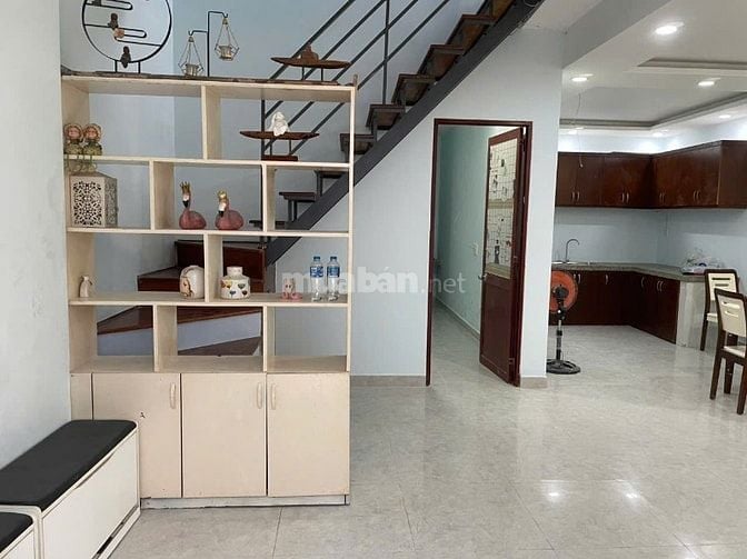 Bán nhà như hình quận 7 ngay ngã tư Nguyễn Lương Bằng và Phạm Hữu Lầu