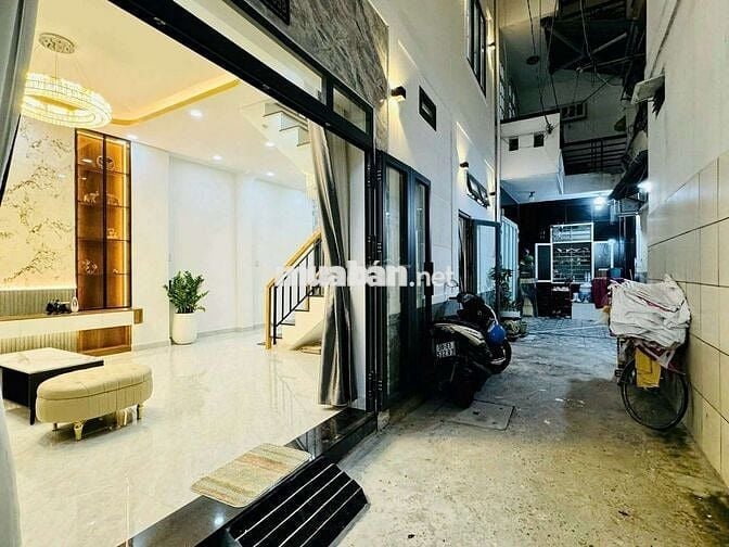 235/39 Hoàng Hoa Thám 5PN 4 WC 4 tầng cách MT HXH 30 m