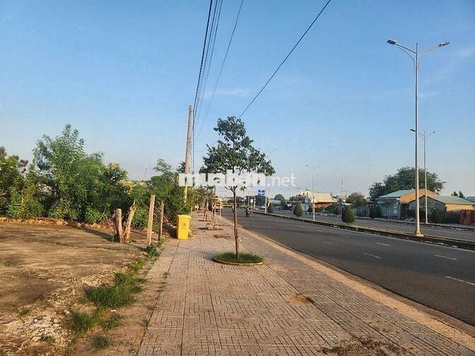 Bán GẤP đất VÒNG XOAY  PHƯỜNG LONG HƯƠNG, giá 250tr/ 1 mét ngang