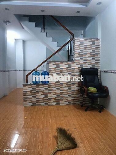 Cho thuê nhà nguyên hẻm nhựa 5m.