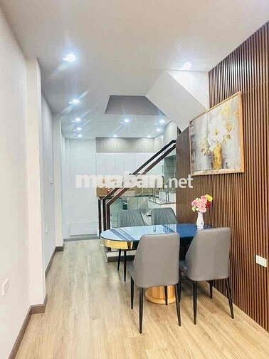 HOÀNG QUỐC VIỆT – VỈA HÈ RỘNG – KINH DOANH – Ở SƯỚNG