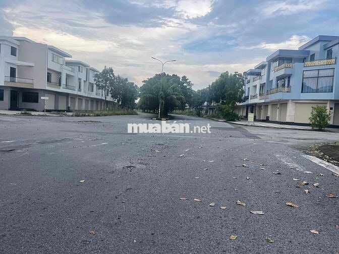 cần bán lô đất đường 21m hai mặt tiền