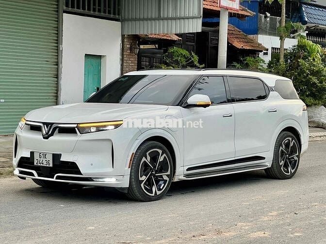 VF9 2023 Plus 6 ghế trần kính MUA PIN SDI