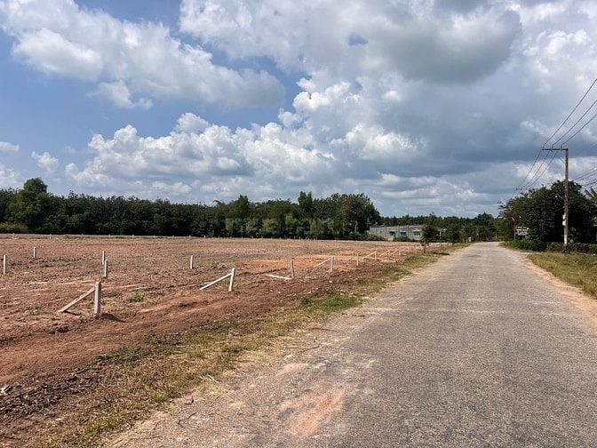 ĐẤT ĐƯỜNG NHỰA CÁCH DT 749B 100M, SÁT HỒ DẦU TIẾNG, GIÁ CỰC NGỘP