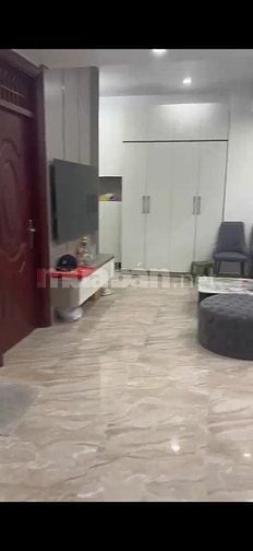 Cần bán chcc 120m sử dụng . Mặt đường lê văn lương