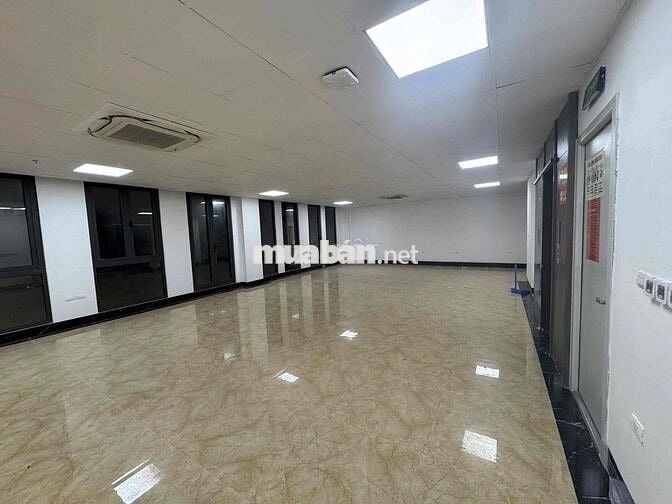 mặt bằng kinh doanh 200m2 phố Tây Hồ