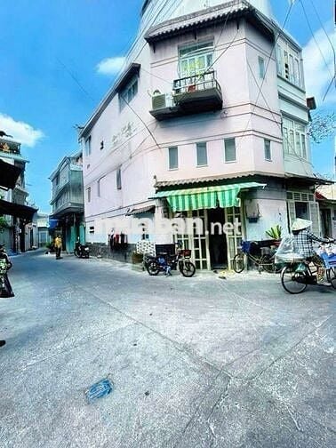 NHÀ HIẾM, CĂN GÓC 2 MT,3 TẦNG 3PN, HẺM RỘNG 4M -  P.XÓM CHIẾU Q4