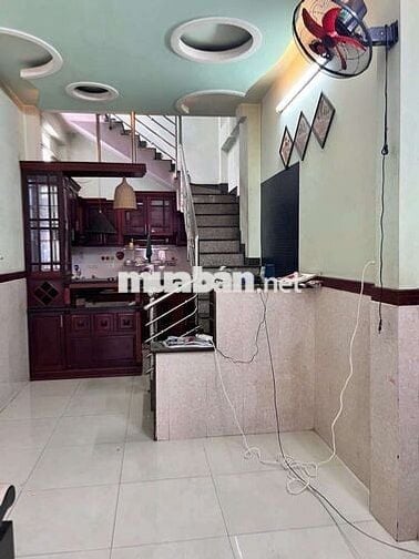 Nhà MT Đs 4 p11 gv cũ 3.2x12m 2lầu 3pn 2wc. Gần công viên Làng Hoa