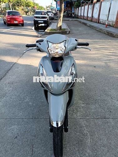 Vision 2024 chạy đúng 4 ngàn như  mới