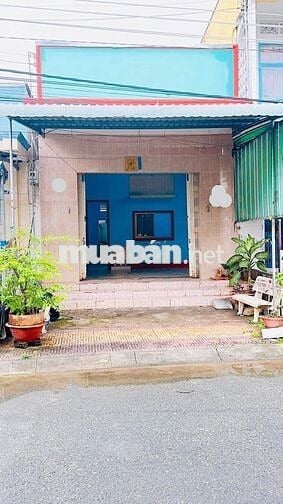 Cần bán gấp căn nhà ở 1/ Đ. Tân Xuân 6 , Hóc Môn 81m2 SHR giá 975tr