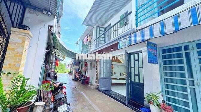 Còn sót 1 căn 890triệu xe hơi vô tận cửa 4x8 cách chợ hưng long 500m