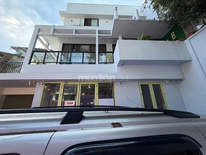 Tuyển 2 VỢ CHỒNG BẢO VỆ & TẠP VỤ BAO ĂN Ở