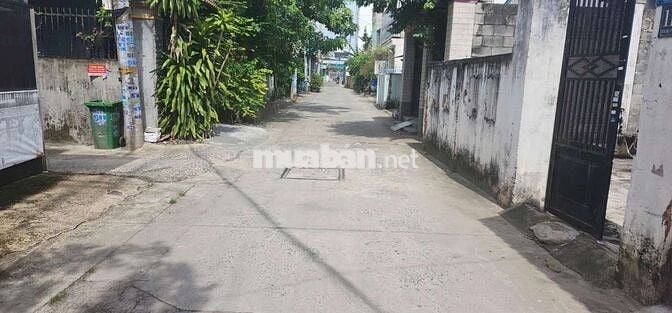 BÁN ĐẤT 6*27 TẶNG NHÀ CẤP 4 HẼM XE TẢI THÔNG