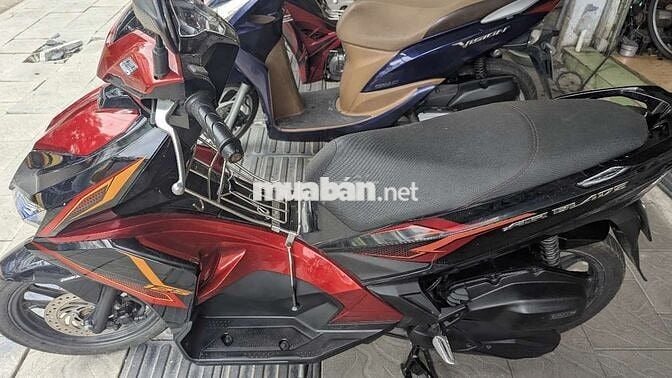 Xe ablade màu đỏ đen