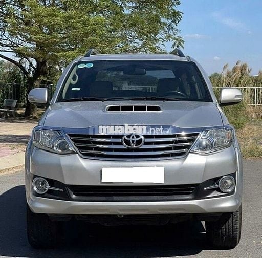 Toyota Fortuner 2016 máy dầu số sàn, màu bạc