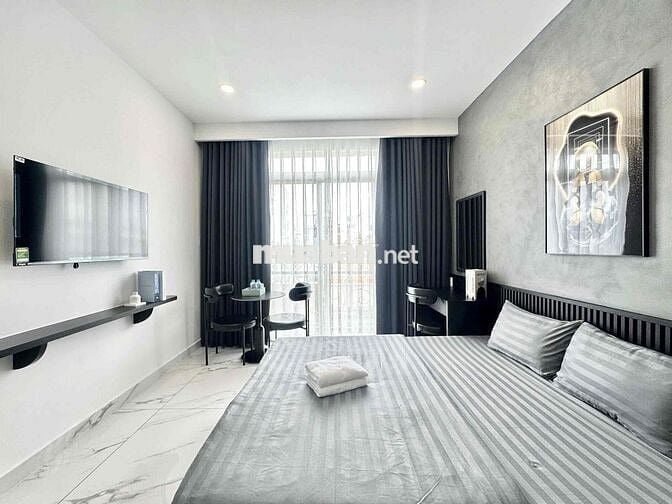 CĂN HỘ FULL NỘI THẤT BAN CÔNG THOÁNG GẦN NGÃ TƯ HÀNG XANH GIÁP Q1, Q2