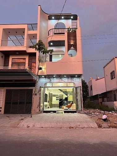 NHÀ MỚI SẠCH ĐẸP HIỆN ĐẠI, NGAY CÔNG AN TỈNH, VỊ TRÍ TRUNG TÂM