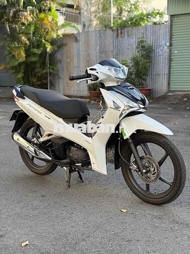 🌈 Future 2025/ Trắng Đen/ Chính Chủ Kí Giấy