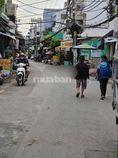 Nhà nguyên căn đường Huỳnh Tấn Phát, gần khu chế xuất Tân Thuận-Quận 7