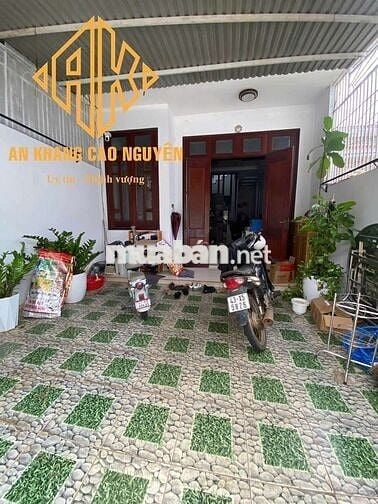 Cho thuê nhà hẻm ô tô Ama Khê, Sân ô tô, 4 phòng ngủ,dàn năng lượng MT