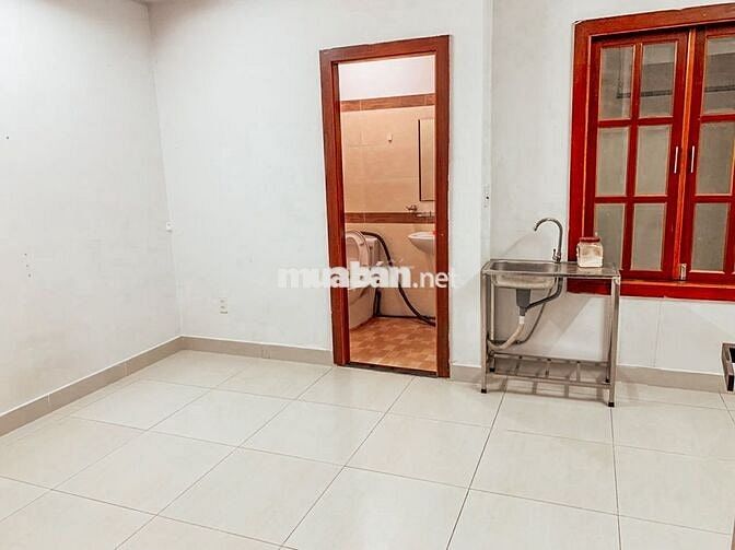 Phòng rộng, cửa sổ lớn - Gần chợ Thạch Đà