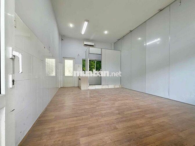 PHÒNG  THOÁNG, SÂN RỘNG, NHÀ VỆ SINH TO LINH TRUNG-GẦN NGÃ TƯ THỦ ĐỨC