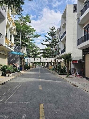 Nhà Phố Siêu Hiện Đại Đã Hoàn Công