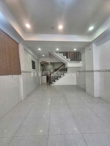 Nhà 4 phòng Minh Phụng Q11 hẽm lớn giá 15 triệu