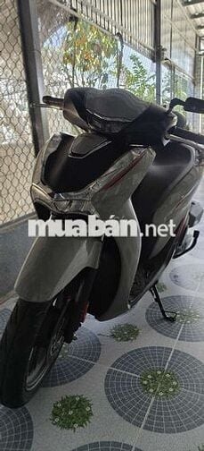 Kẹt tiền cần bán SH 160cc dk 09/2024