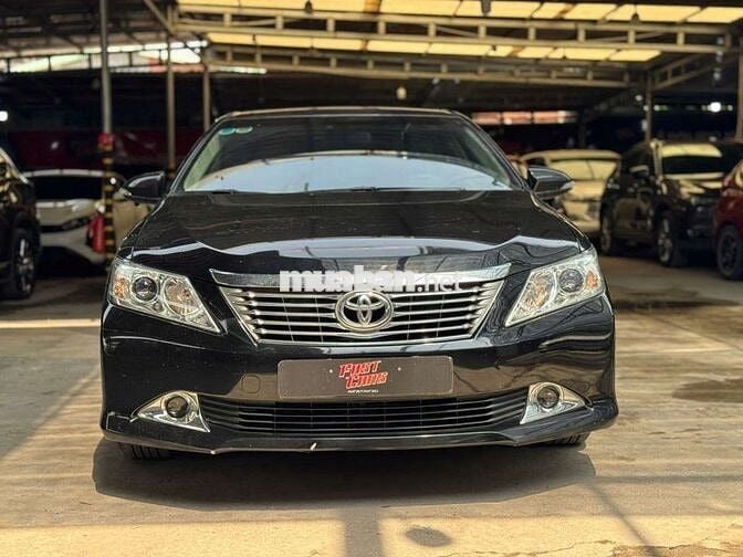 Toyota Camry 2013 2.0E, màu đen, lướt 41.000 km