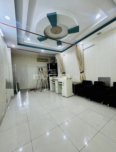 Ngã 4 HTP & Hoàng Quốc Việt (4x29) nở hậu 4.5m 4 tầng chỉ 18 tỷ