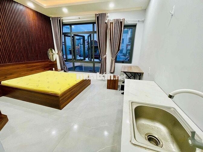 CĂN HỘ MỚI FULL NỘI THẤT CỬA SỔ THOÁNG GẦN NGÃ TƯ HÀNG XANH, QUẬN 1