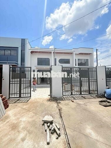 Nhà gác lững Ngay mặt tiền hẻm Văn Phương Thạnh Phú