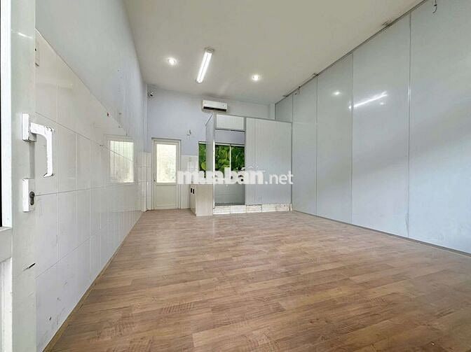 Studio máy lạnh siêu rộng ngay mặt tiền đường Linh Trung, gần UTE, Hub