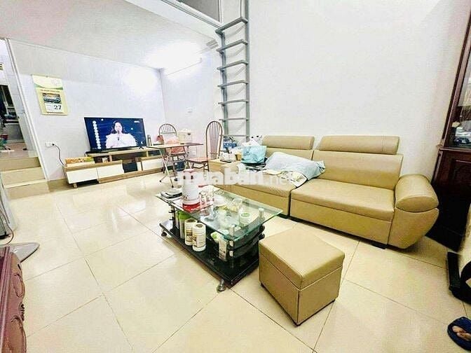 Hơn 2 tỷ tập thể Lò Đúc, tầng 2, 55m, 2 ngủ, ô tô đỗ cầu thang full đồ