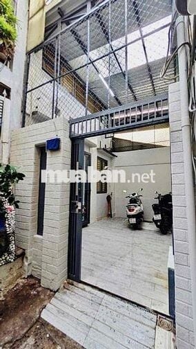 Cho thuê nhà nguyên căn mới đẹp Đường Trần Văn Đang Quận 3