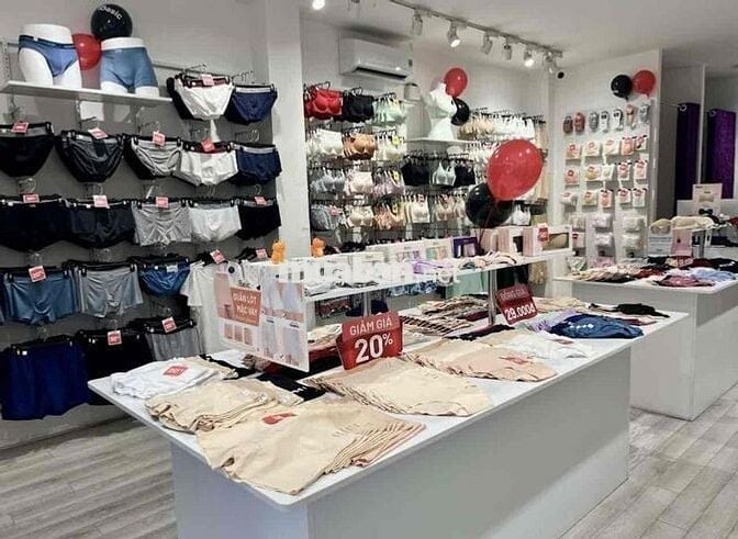 Sang Mặt Bằng Thời Trang Đẹp 500 CMT8 Quận 3