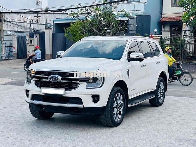 Ford Everest 2024 Titanium 2.0L 4x2 AT - 7600 km