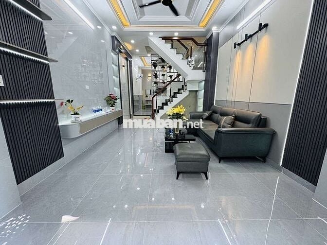 NHÀ ĐẸP 4 TẦNG – HẺM XH TRÁNH – 52m² – 6PN – KHU VIP LÊ THỊ RIÊNG, Q12