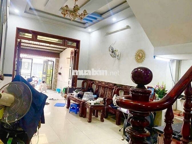 Cho thuê nhà sân xe hơi gần sân vận động Đông Hoà