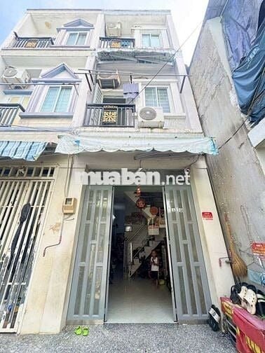 Đang cần bán nhà có sổ hồng 2 lầu.. gần chợ trường học