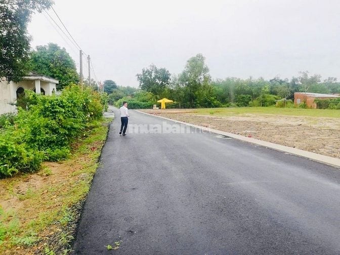 Đất thổ cư đường nhựa thành phố Hồ Chí Minh view hồ