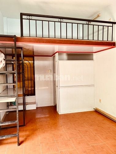 Cho thuê phòng trệt có gác lửng hẻm 500 Đoàn Văn Bơ Quận 4
