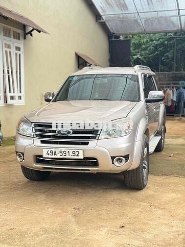 Ford Everest 2013 2.5L 4x2 MT - 123456 km