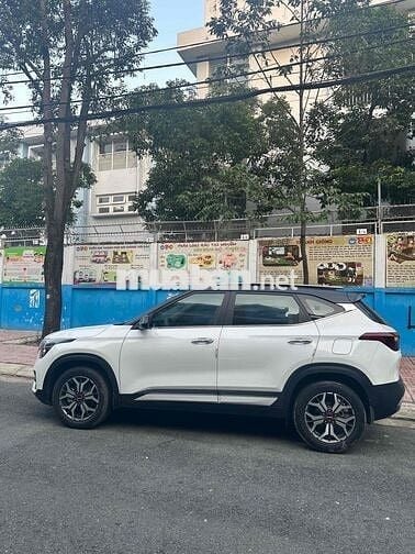 Kia Seltos 2022 Luxury 1.4 AT - 18000 km