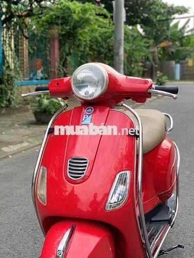 🌈Xe Vespa màu đỏ  dán keo mới  len ken 95 %