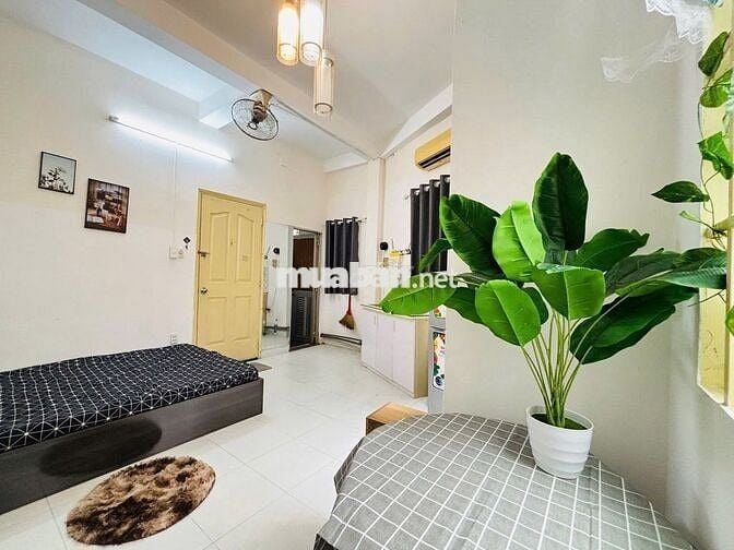 Cho thuê phòng trọ rộng 28m2 full nt bancol ngay tại đường CMT8