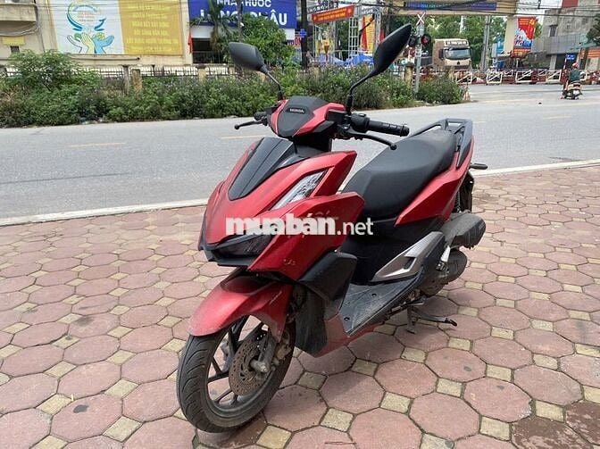 Vario 160 lướt đỏ
