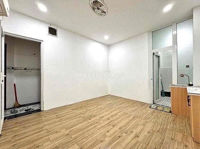 PHÒNG MÁY LẠNH NGAY CỔNG 3 CVPM QUANG TRUNG