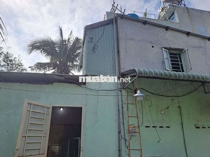 Nhà cấp 4, 1 trệt,1 lầu(gác đúc giả lầu),2 PN,2 tolet gần cầu Phú Long